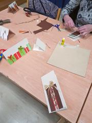 Izdelovanje drevesca in voščilnic